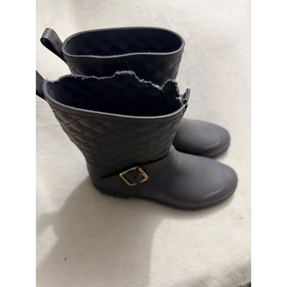Capelli New York Quilted Rain Boots Womens 9 Black Rubber Buckle Mid Calf